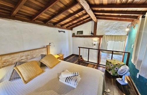 Carrancas House | Chalé Mata Virgem - 1km do centro, ao lado de várias cachoeiras, com cozinha completa e conforto para até 6 pessoas