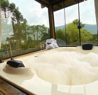 Bom Retiro House | Chalé na Pousada Eco das Aves próximo a vinícola Thera