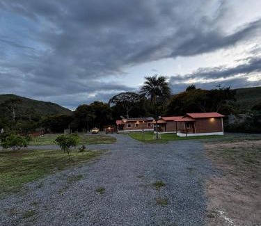 Palmeiras House | Chalé Topázio no Recanto Diamantina entre Palmeiras e Capão