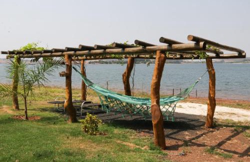 Delfinopolis Ski Chalet | Chale com vista e acesso ao Rio Grande - MG