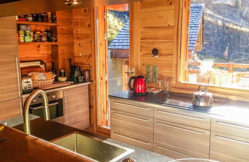 Beaufort Ski Chalet | Chalet 5 bedrooms, 4 bathrooms, jacuzzi, sauna, home cinema, duble fireplace