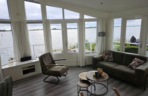 Biddinghuizen Ski Chalet | Chalet "Aan ut water" Elburg