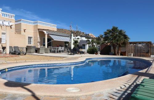 Pulpi Apartment | Chalet Athos, Ferienwohnung mit Pool,Dachterasse, Meer und Bergblick in San Juan de los Terreros