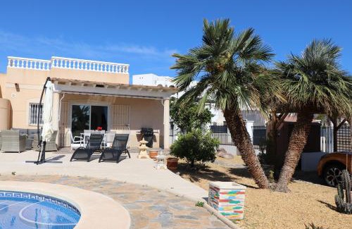 Pulpi Apartment | Chalet Athos, Ferienwohnung mit Pool,Dachterasse, Meer und Bergblick in San Juan de los Terreros