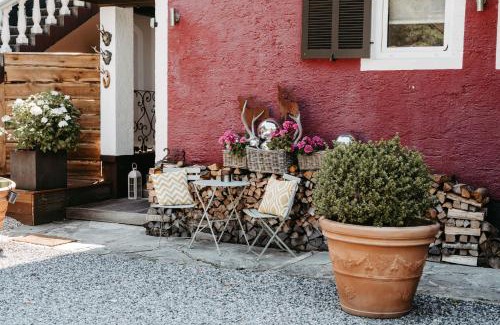 Golling an der Salzach Ski Chalet | Chalet Austria, up to 10 p, 15 min to salzburg city, garden with direct amazing mountainview, BBQ&bikes&sunbeds for free, 15 min sound of music