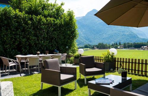 Golling an der Salzach Ski Chalet | Chalet Austria, up to 10 p, 15 min to salzburg city, garden with direct amazing mountainview, BBQ&bikes&sunbeds for free, 15 min sound of music