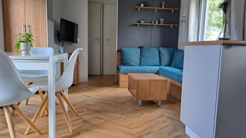Lauwersoog Ski Chalet | Chalet Aventura 1-6 pers- 3 slaapk- 2 badk- Berging- Inchecken al vanaf 13 uur