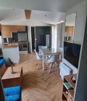 Lauwersoog Ski Chalet | Chalet Aventura 1-6 pers- 3 slaapk- 2 badk- Berging- Inchecken al vanaf 13 uur