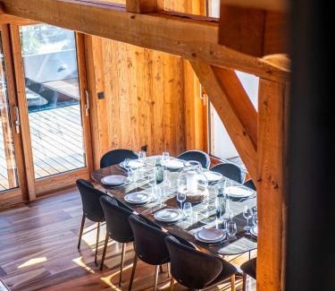 Les Praz-de-Chamonix Ski Chalet | Chalet Bonami 450 m2 salle cinema jacuzzi hammam