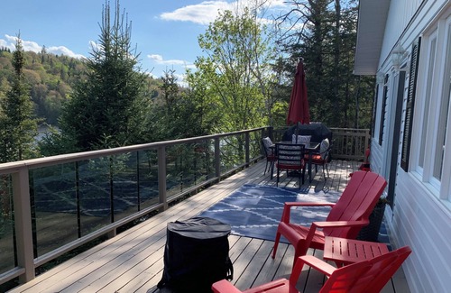 Petit-Lac-Long Ski Chalet | Chalet Douillet sur le Bord du Lac Navigable Papineau
