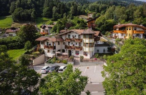 Sant'Antonio di Mavignola Hotel | Chalet Campiglio Imperiale