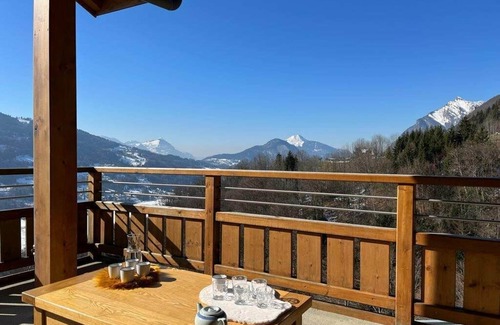 Verchaix Ski Chalet | Chalet Célestine with Sauna and View on the Valley