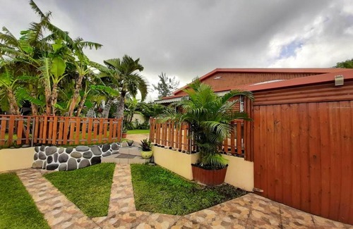 Saint-Joseph Ski Chalet | Chalet charmant à Saint-Joseph avec terrasse et jardin