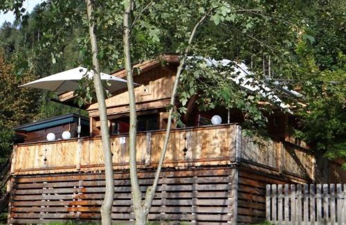 Distelberg House | Chalet - Direkt am 5 Sterne Campingplatz Aufenfeld im Zillertal mit Hallenbad und Sauna