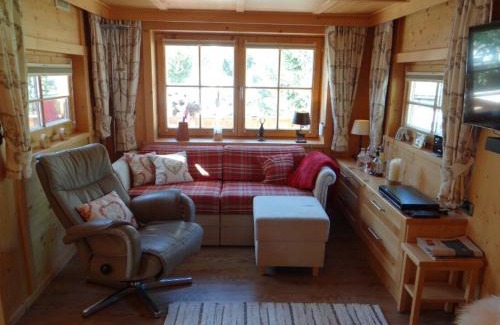 Distelberg House | Chalet - Direkt am 5 Sterne Campingplatz Aufenfeld im Zillertal mit Hallenbad und Sauna