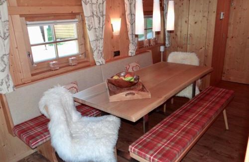Distelberg House | Chalet - Direkt am 5 Sterne Campingplatz Aufenfeld im Zillertal mit Hallenbad und Sauna