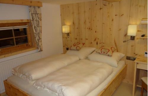 Distelberg House | Chalet - Direkt am 5 Sterne Campingplatz Aufenfeld im Zillertal mit Hallenbad und Sauna