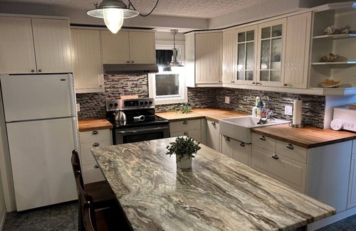 Lac-Drolet Ski Chalet | Chalet du lac à la montagne - Lake and spa