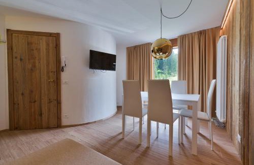 Campo Carlo Magno Apartment | Chalet Golf Campiglio/LuxApt/fronte piste-impianti-golf
