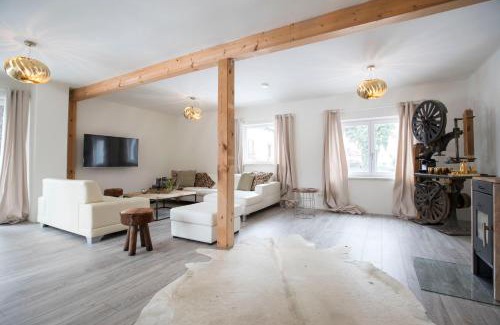 Golling an der Salzach House | Chalet Happy Family, secluded location, 15 min to salzburg and just short to t lakes sound of music, BBQ&bikes&sunbeds for free, up to 14p