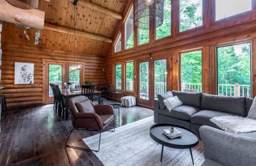 Labelle Ski Chalet | Chalet HURON 15 Guest EV Car