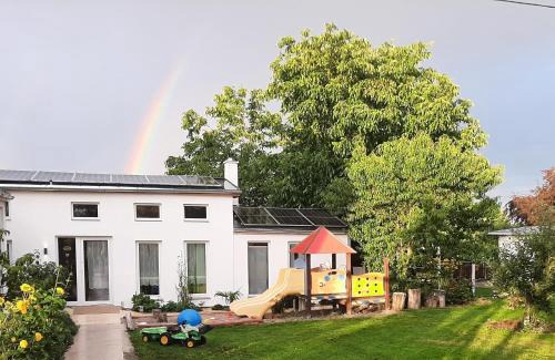 Keidelheim Apartment | Chalet im Spiel- und Obstgarten