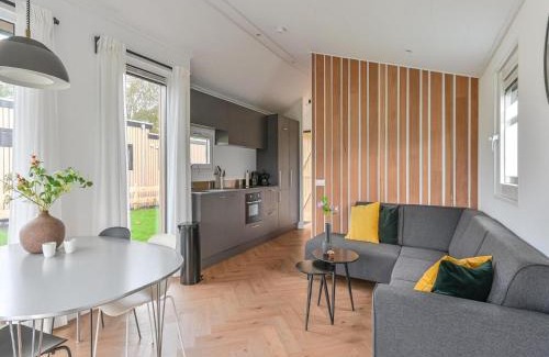 Hoogersmilde Ski Chalet | Chalet in Dutch Park with Garden and Terrace
