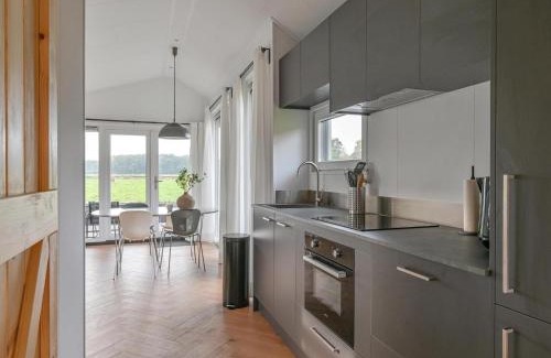 Hoogersmilde Ski Chalet | Chalet in Dutch Park with Garden and Terrace
