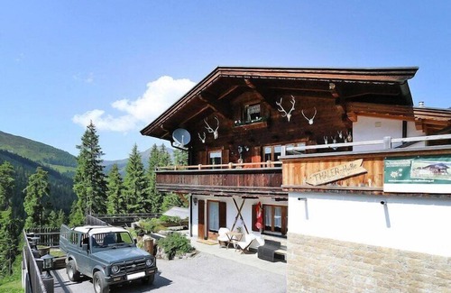 Fuegenberg Apartment | Chalet in Hochfügen near Ski Slopes