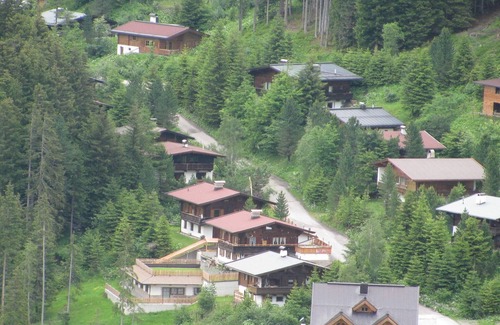 Fuegenberg Apartment | Chalet in Hochfügen near Ski Slopes