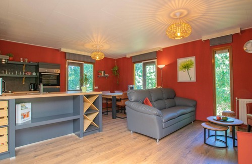 Uden House | Chalet in the woods with veranda and sauna