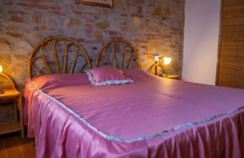 Montaione Apartment | Chalet in Tuscany with Pool and Scenic Views