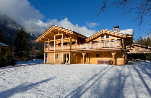 Les Praz-de-Chamonix Ski Chalet | Chalet Isabelle Mountain lodge 5 star 5 bedroom en suite sauna jacuzzi