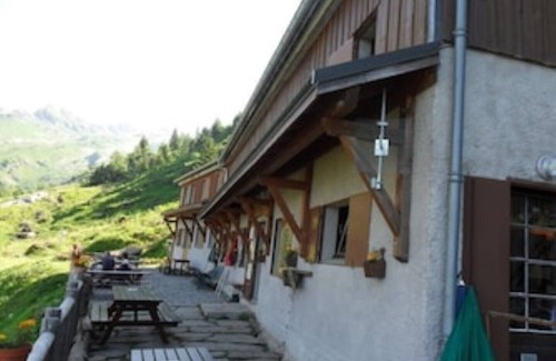 La Riviere-Enverse Ski Chalet | Chalet Le Cochon Noir sleeps 8 self catered big mountain view + logburner FABn