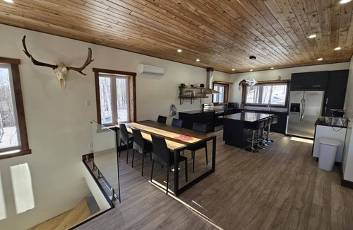Lamarche House | Chalet le Maikan - Intimate refuge with spa, private beach and nature escape