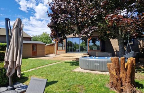 Saint-Sauveur-les-Bray Ski Chalet | Chalet moderne au bord d'un lac