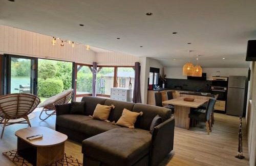 Saint-Sauveur-les-Bray Ski Chalet | Chalet moderne au bord d'un lac