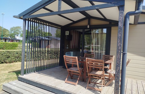 Evron Ski Chalet | Chalet Morea, in a small campsite close to shops