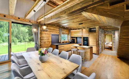 Huty Ski Chalet | Chalet Mountain Rock - Luxury Retreat at Chalets Kvačianska Dolina
