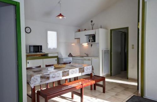 Usson-en-Forez House | Chalet paisible avec cheminée à Usson-en-Forez - FR-1-496-164