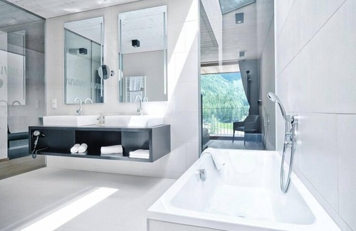 Großdorf Ski Chalet | Chalet Resort in Kals am Großglockner near Lake