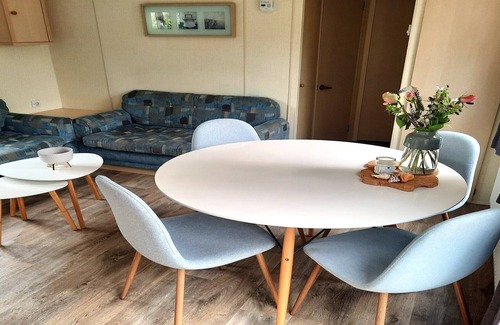 Goedereede Ski Chalet | Chalet up to 5 p. with private garden beach and large verandas, lots of privacy.