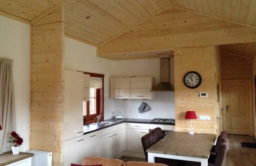 Langeberg House | Chalet with an open-plan kitchen and dishwasher
