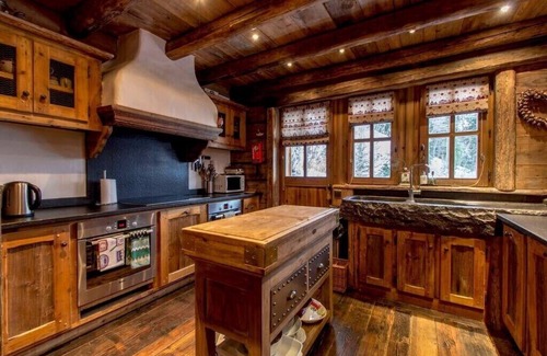 Demi-Quartier Ski Chalet | Chalet Wolgan Summary