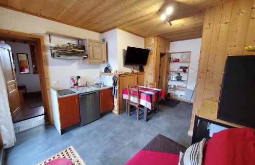 Seez Apartment | Chaleureux 2 pièces avec terrasse à Seez