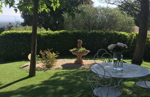 Saint-Saturnin-les-Avignon Bed & Breakfast | Chambre d 'hôte Romantique a Coté D'avignon