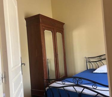Combaillaux Bed & Breakfast | Chambre à l'étage 1 personne , salle de bains au rez de chaussée