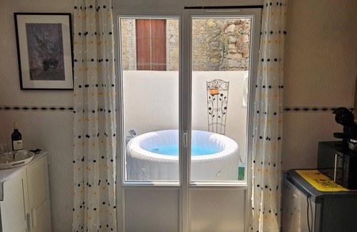 Lezignan-Corbieres House | Chambre 02 Balcon