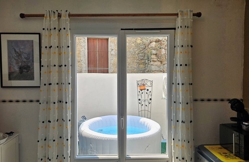 Lezignan-Corbieres House | Chambre 02 Balcon