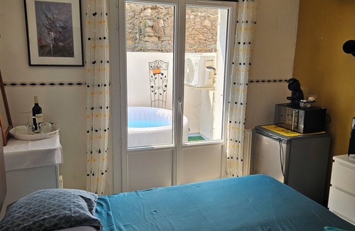 Lezignan-Corbieres House | Chambre 02 Balcon